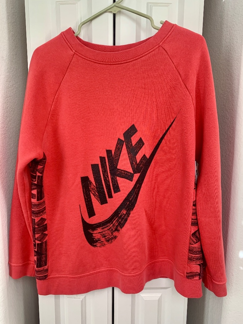NIKE X ROSTARR RALLY CREW CORAL RED SOFT SWEATSHIRT SIZE LARGE BRUSH STROKES